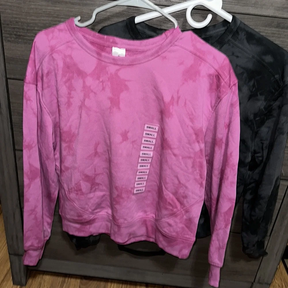 2 crewneck sweatshirt’s🖤🩷 - Picture 2 of 7